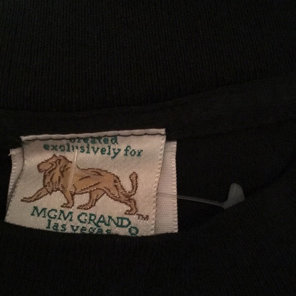 NEVER WORN MGM GRAND GIRLS TEE SHIRT SIZE L 14/16 - Picture 3 of 4